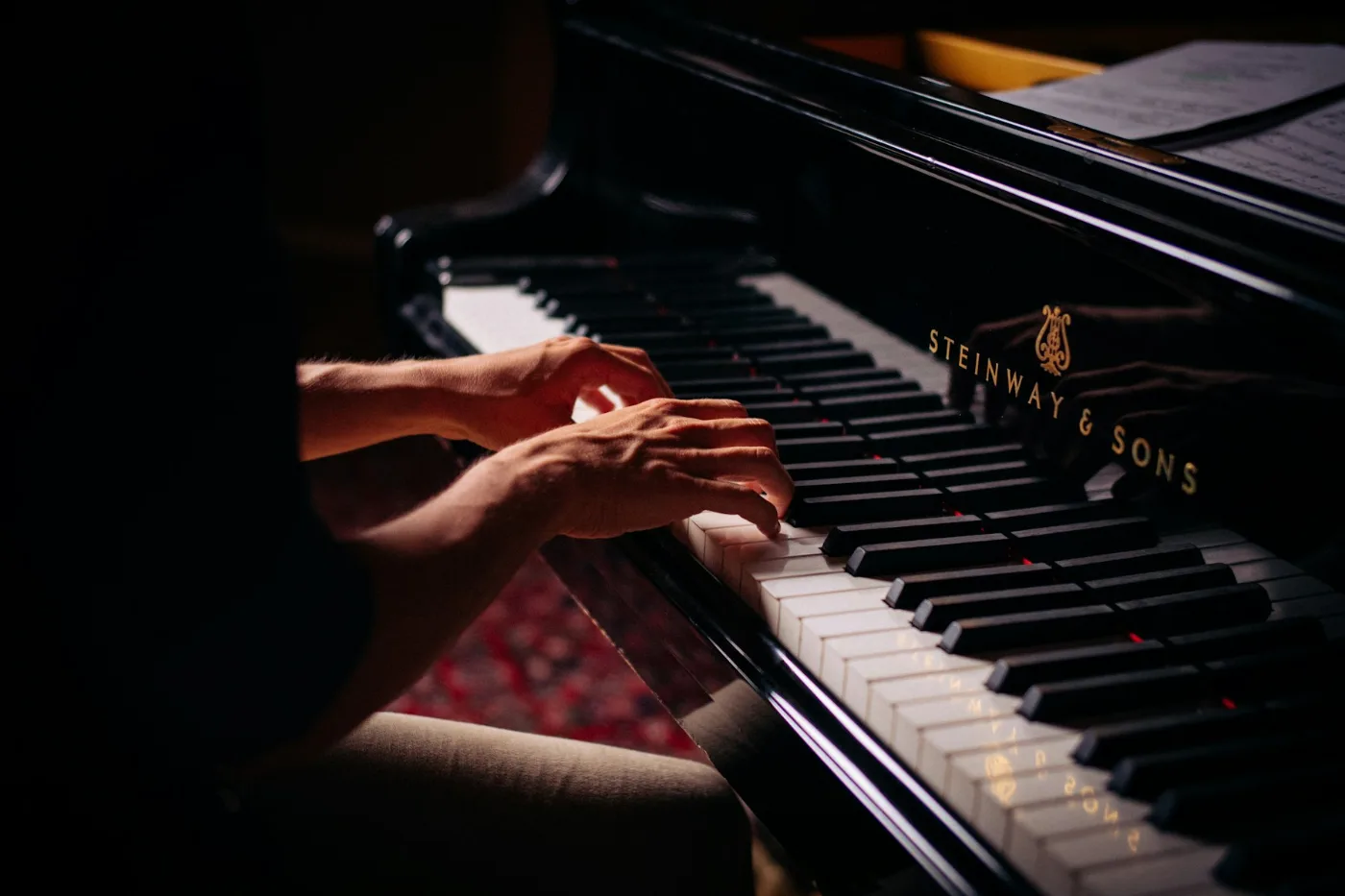Gros plan sur les touches d'un piano